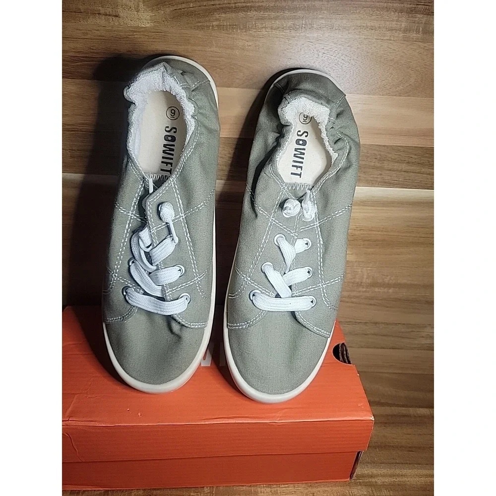SOWIFT Stretch Heel Green Canvas Walking Sneaker Round Toe Womens Size 9 NEW